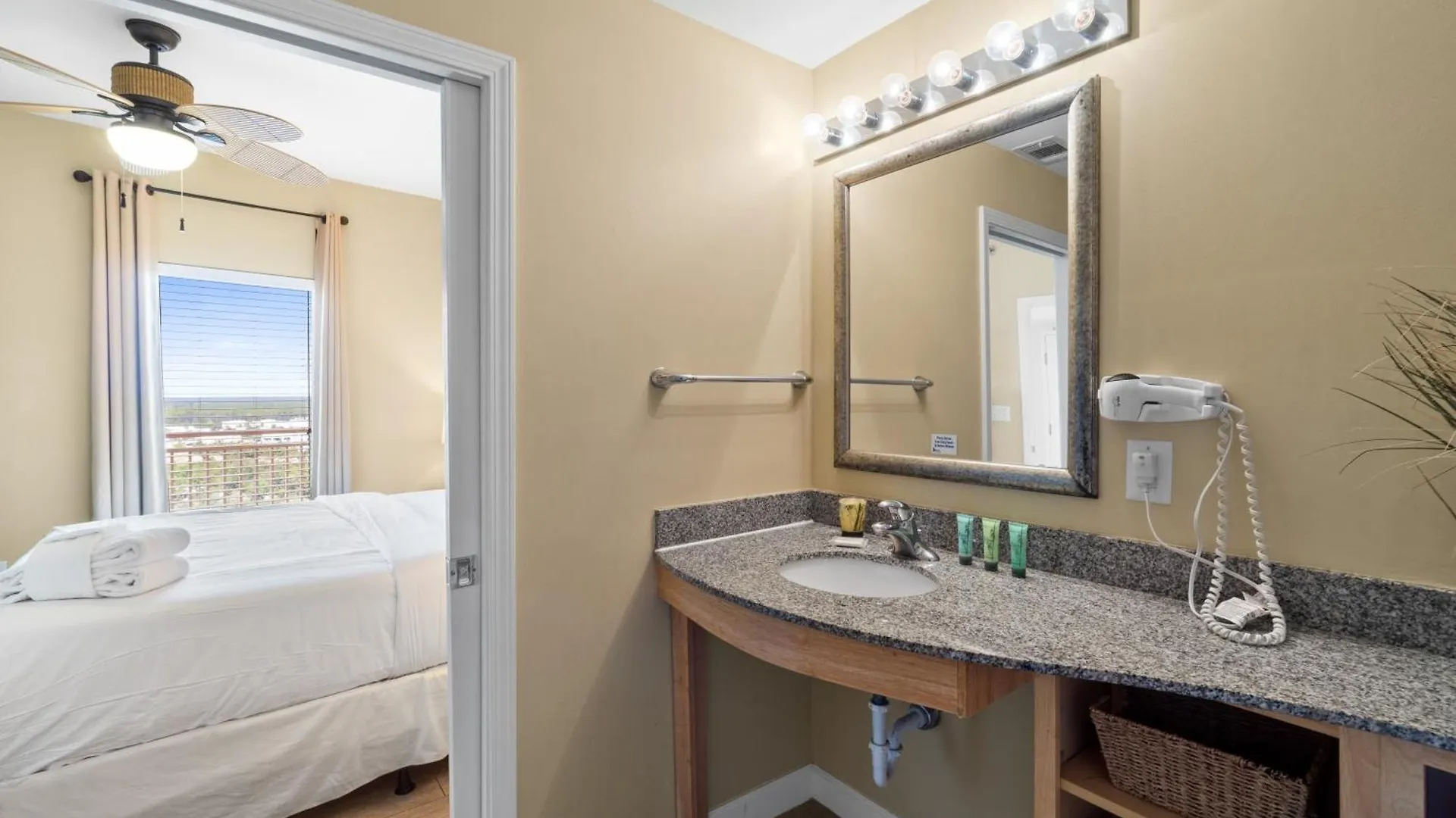 Holiday home Splash Beach Resort #1503-E By Book That Condo Panama City Beach